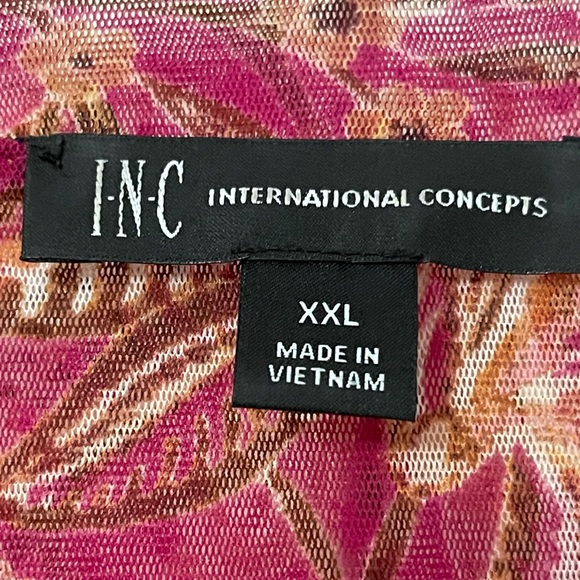 INC- pink design bodice lined mesh blouse.  Sheer sleeves,  sz XXL - Picture 3 of 6
